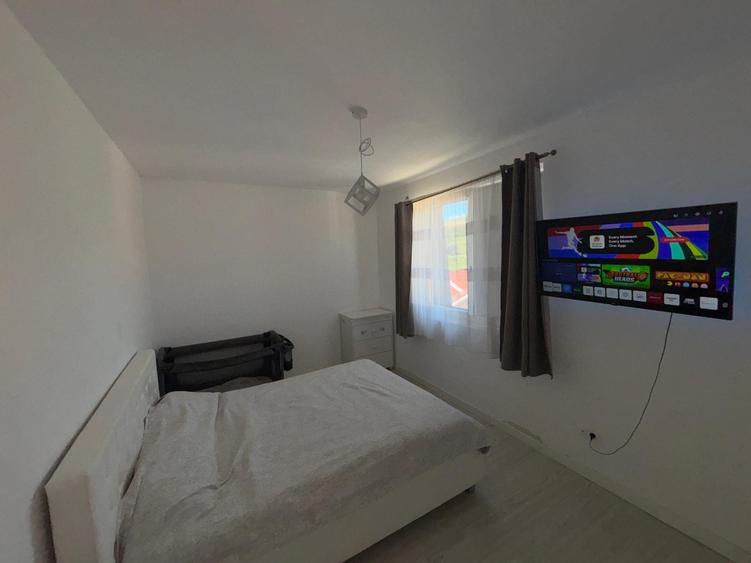 Apartament cu 3 camere semidecomandat, mobilat în Chinteni