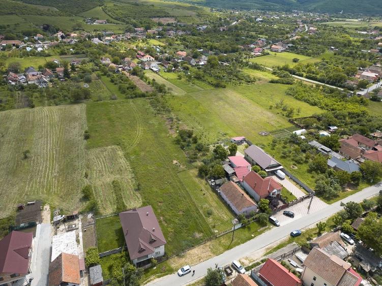 Teren Construcții intravilan de 1937 mp, în Ghioroc