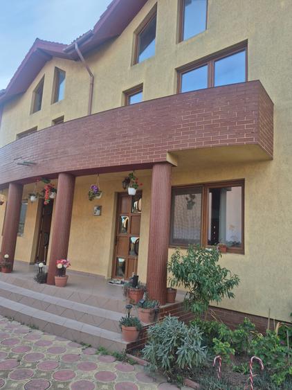 Duplex cu 8 camere cu Teren 1000 Mp în Năvodari