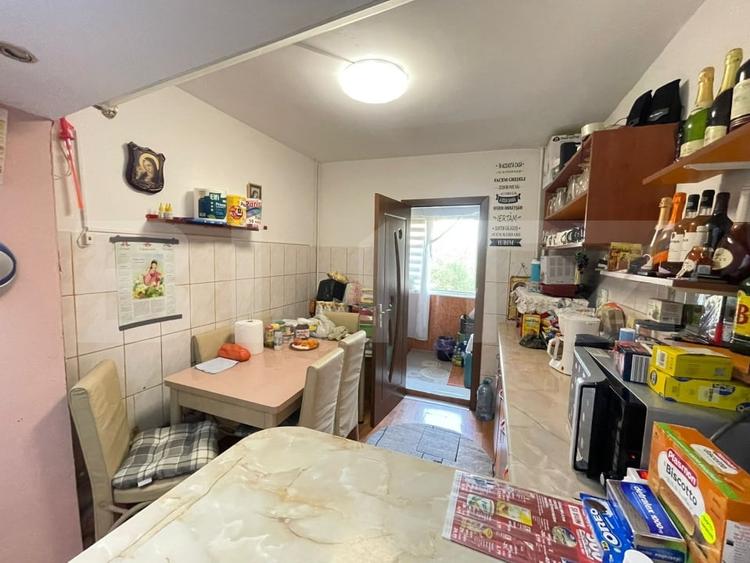Apartament cu 2 camere decomandat, mobilat în Sărari