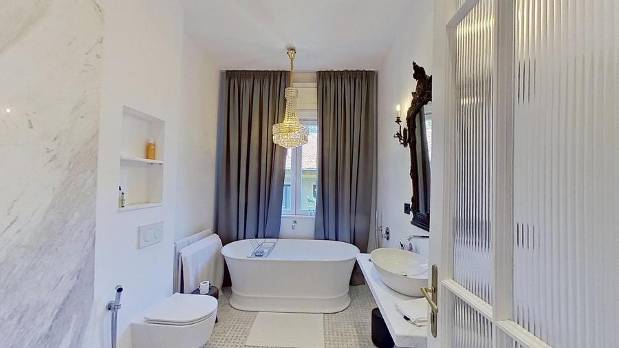 Apartament cu 5 camere decomandat, mobilat în Arcul de Triumf