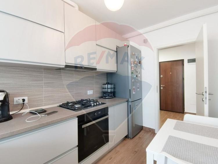 Apartament cu 2 camere decomandat, mobilat în Tractorul
