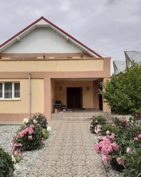 Casă cu Teren 2300 Mp în Central
