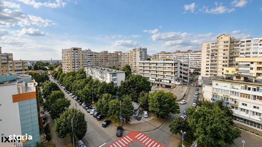 Spațiu comercial, de 2,400 mp, în Central