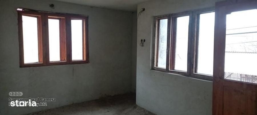 Casă cu 4 camere cu Teren 120 Mp în Boteni