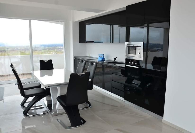 Penthouse cu 3 camere decomandat în Hipodrom 3