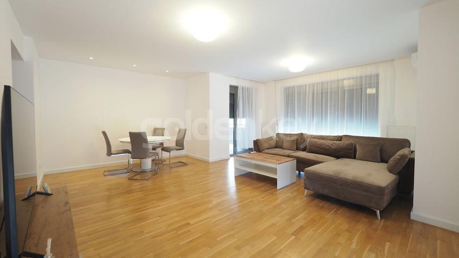 Apartament cu 4 camere decomandat în Băneasa