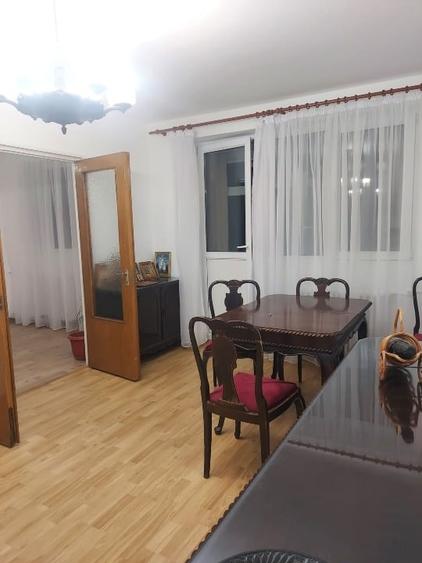Apartament cu 3 camere decomandat, mobilat în Drumul Taberei