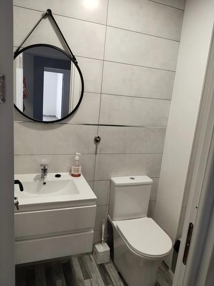 Apartament cu 4 camere decomandat în Central