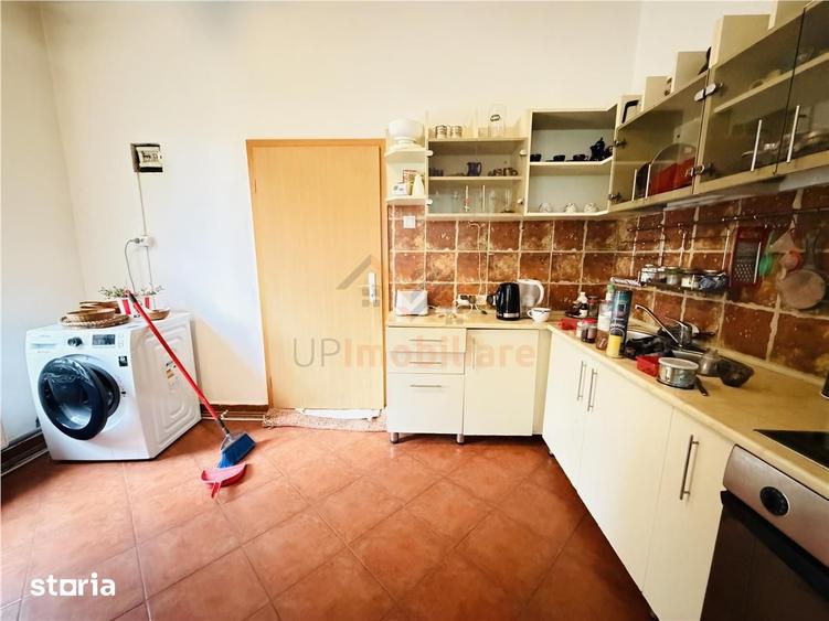 Casă cu 5 camere cu Teren 238 Mp în Central