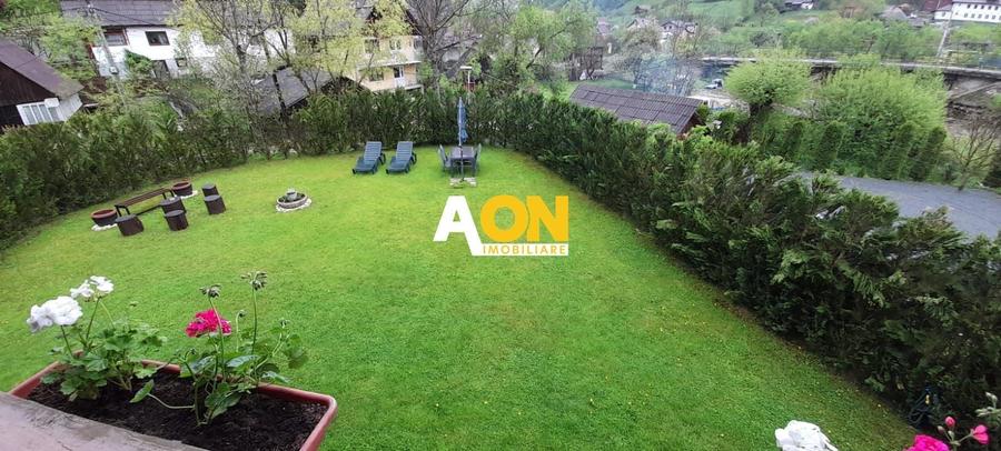 Casă individuală cu 8 camere cu Canalizare în Vadu Moților