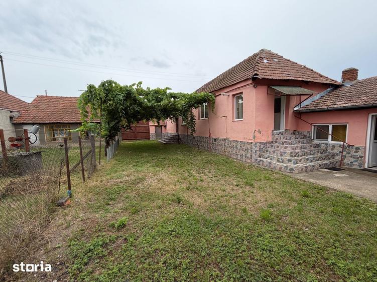 Casă cu 3 camere cu Teren 1974 Mp în Șibot
