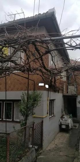 Casă individuală cu 5 camere cu Canalizare în Dâmbul Rotund