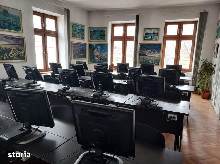 Casă cu 6 camere cu Teren 277 Mp în Central