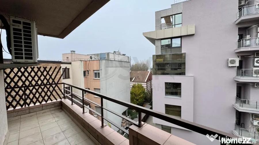 Apartament cu 4 camere decomandat în Nordului