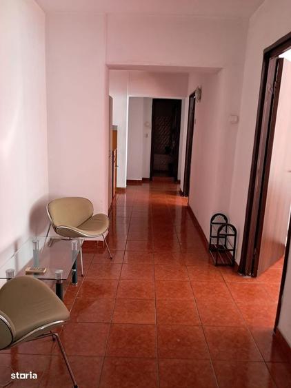 Apartament cu 3 camere decomandat în Gorjului