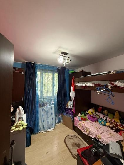 Apartament cu 3 camere decomandat în Berceni