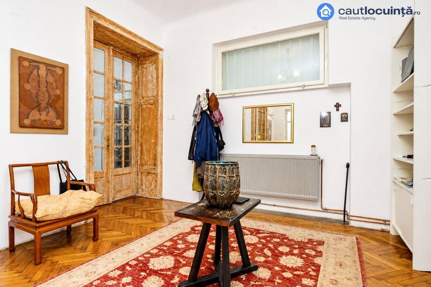 Apartament cu 6 camere, mobilat în P-ța Victoriei