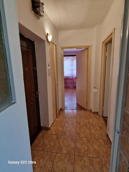 Apartament cu 4 camere semidecomandat în Central