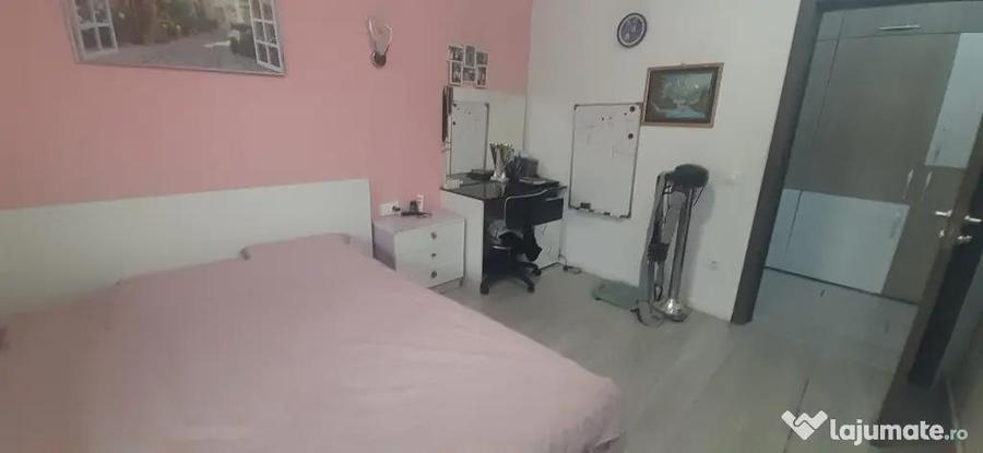 Apartament cu 4 camere decomandat în Central