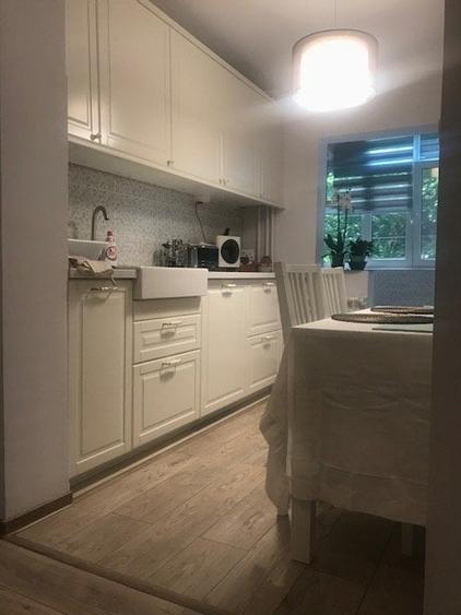 Apartament cu 3 camere semidecomandat, mobilat în Rahova