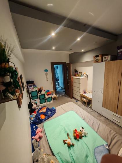 Apartament cu 3 camere decomandat în Berceni