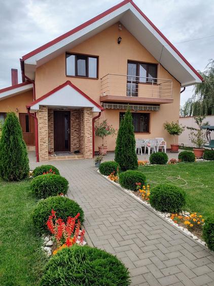 Casă cu 4 camere cu Teren 362 Mp în Malu Mare