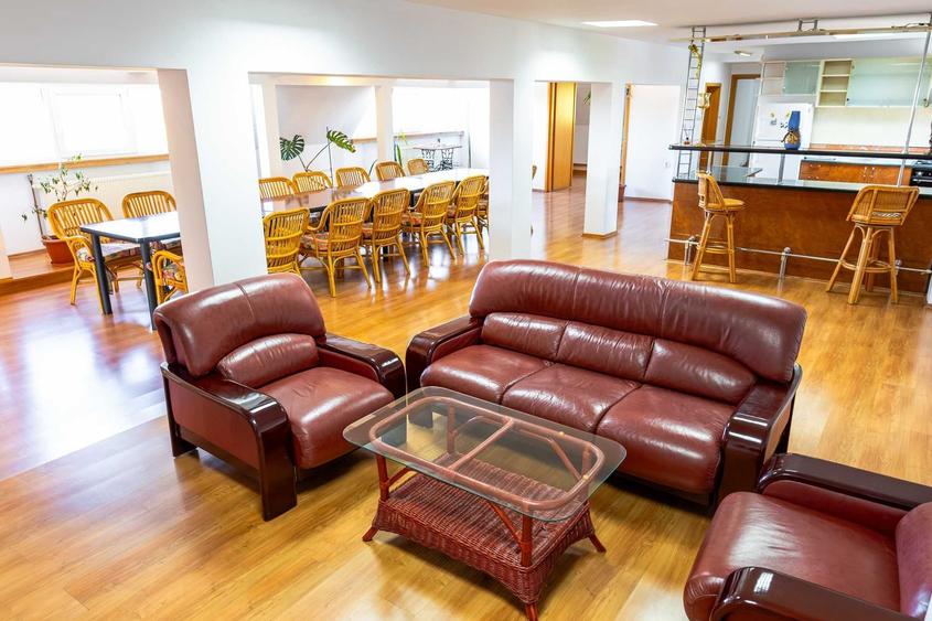 Spațiu comercial, de 680 mp, în Central