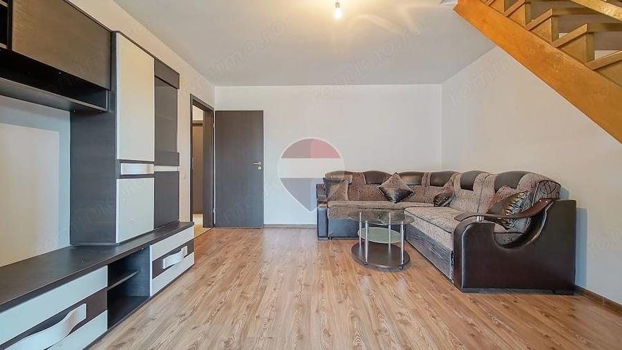 Apartament cu 3 camere decomandat în Tractorul