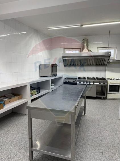 Casă cu 8 camere cu Teren 462 Mp în Central