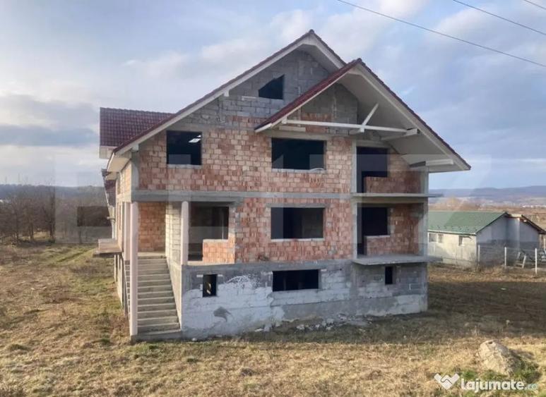 Casă cu 7 camere cu Teren 1106 Mp în Dej