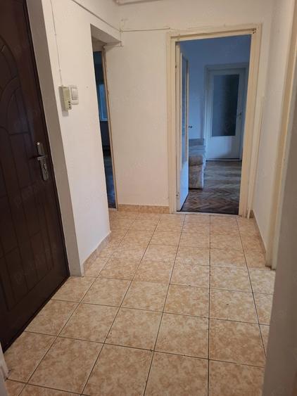 Apartament cu 3 camere decomandat în UTA
