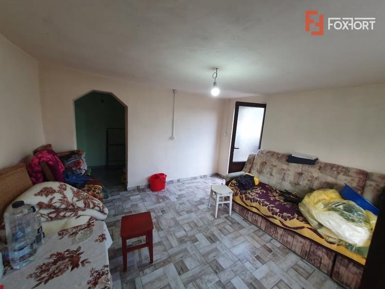 Casă individuală cu 6 camere cu Teren 1200 Mp în Gătaia