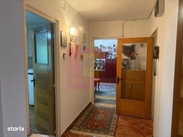 Apartament cu 3 camere decomandat în Drumul Sării
