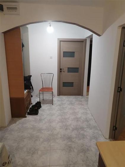 Apartament cu 3 camere decomandat în Lipovei