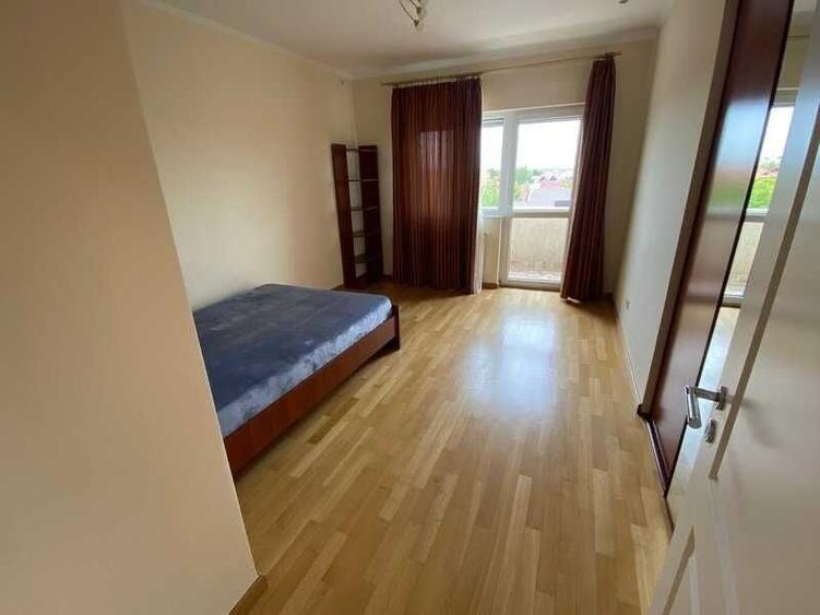 Apartament cu 4 camere decomandat în Odăile