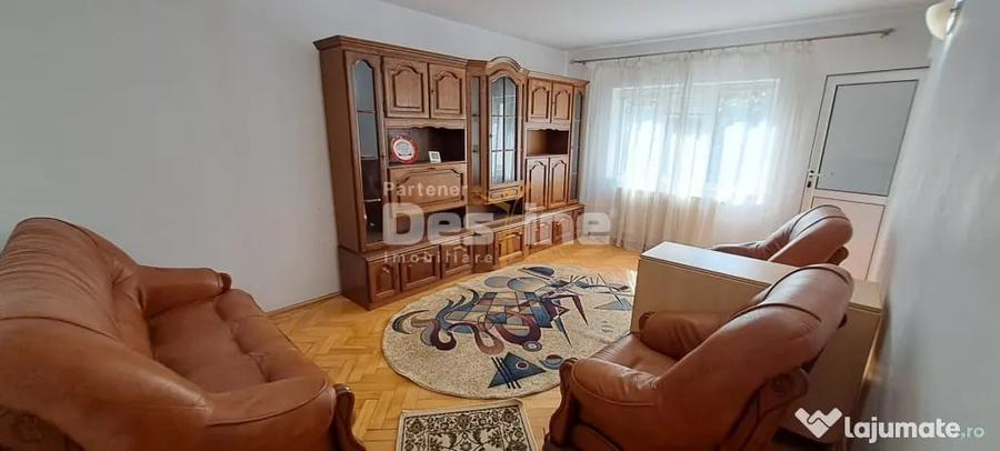 Apartament cu 3 camere decomandat în Nicolina