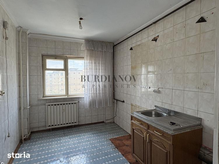 Apartament cu 4 camere semidecomandat în Militari