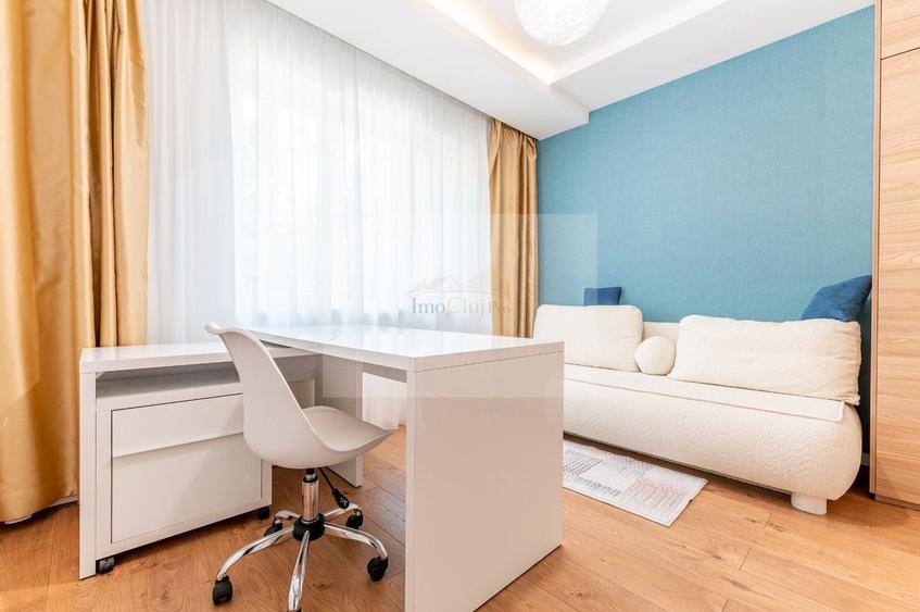 Apartament cu 4 camere semidecomandat, mobilat în Plopilor