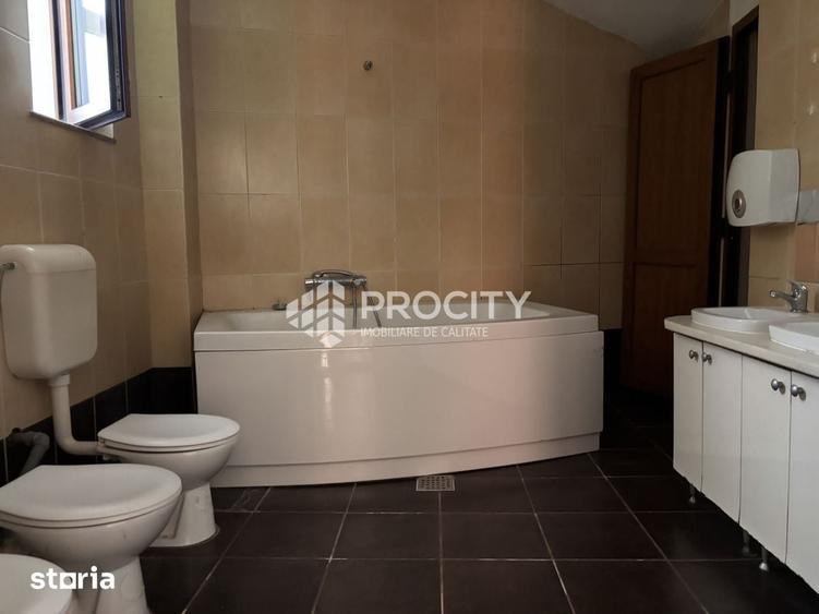 Spațiu comercial, de 320 mp, în Central