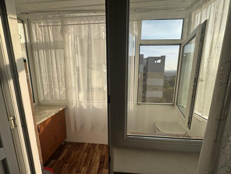 Apartament cu 3 camere semidecomandat în Tătărași