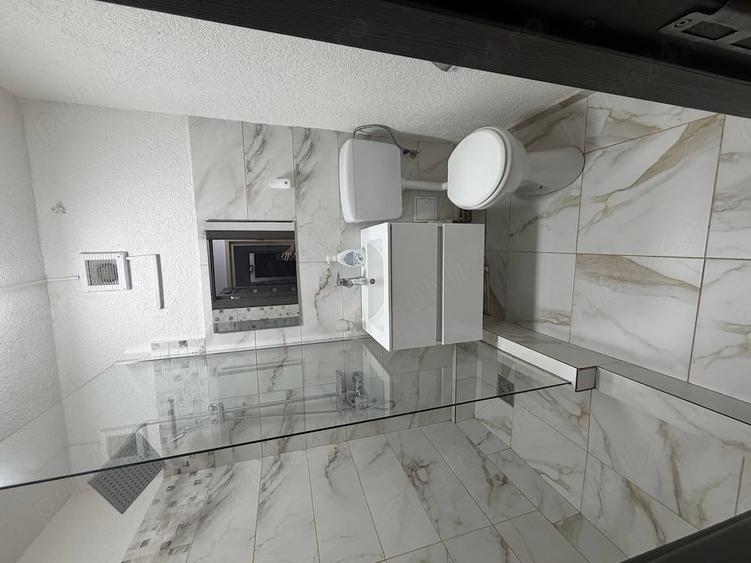 Apartament cu 3 camere semidecomandat în Trivale