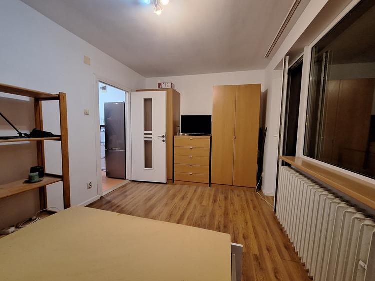 Garsonieră semidecomandată, mobilată în Brâncoveanu