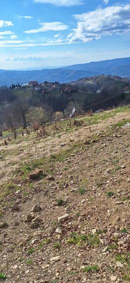 Teren de 700 mp, în Petros