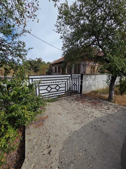 Vand casa batraneasca teren 1000m2 - Preajba -Craiova -