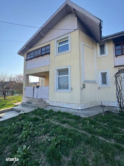 Casă cu 4 camere cu Teren 1400 Mp în Central