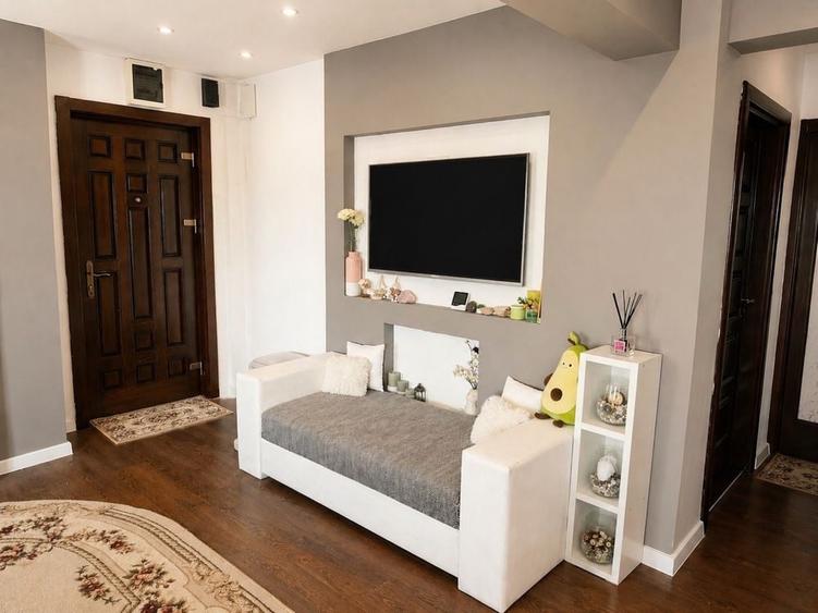 Apartament cu 3 camere semidecomandat în Central