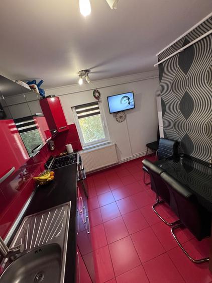 Apartament cu 3 camere semidecomandat în Central