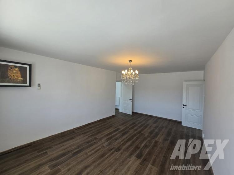 Apartament cu 2 camere semidecomandat, mobilat în Decebal