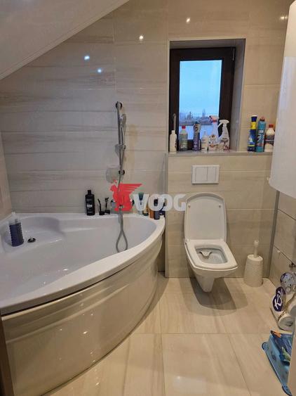 Casă cu 5 camere cu Teren 1171 Mp în Vest